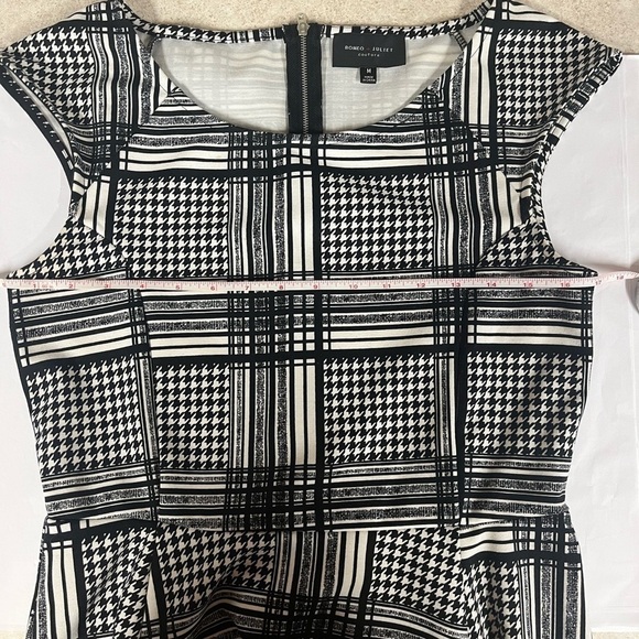 Romeo + Juliet Couture | Black and White Plaid Dress | Size Medium - Picture 8 of 8